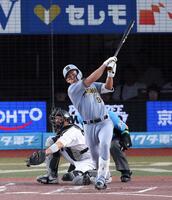 ２回、左前打を放つ立石（撮影・伊藤笙子）