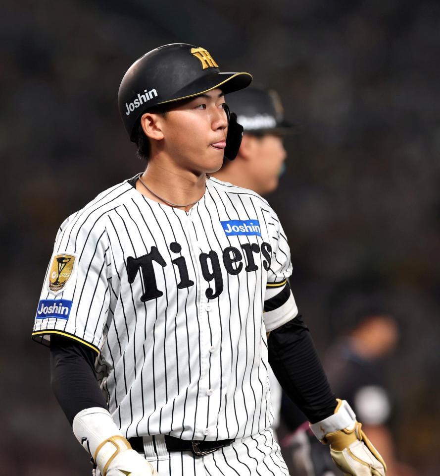 ７回、立石は右飛に倒れる（撮影・山口登）