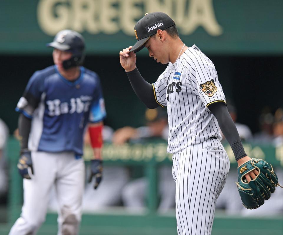２回、２点適時二塁打を浴びた早川（右）＝撮影・中田匡峻