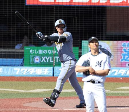 ５回、唐川（手前）から２打席連発となる左越えソロを放つ森下（撮影・伊藤笙子）