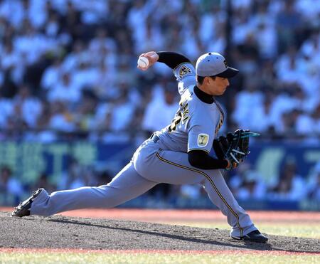 ８回、力投する岩崎（撮影・山口登）