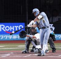 ２回、左前打を放つ立石（撮影・伊藤笙子）