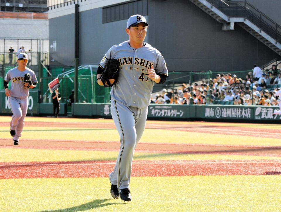 失点し厳しい表情でベンチ下がる桐敷