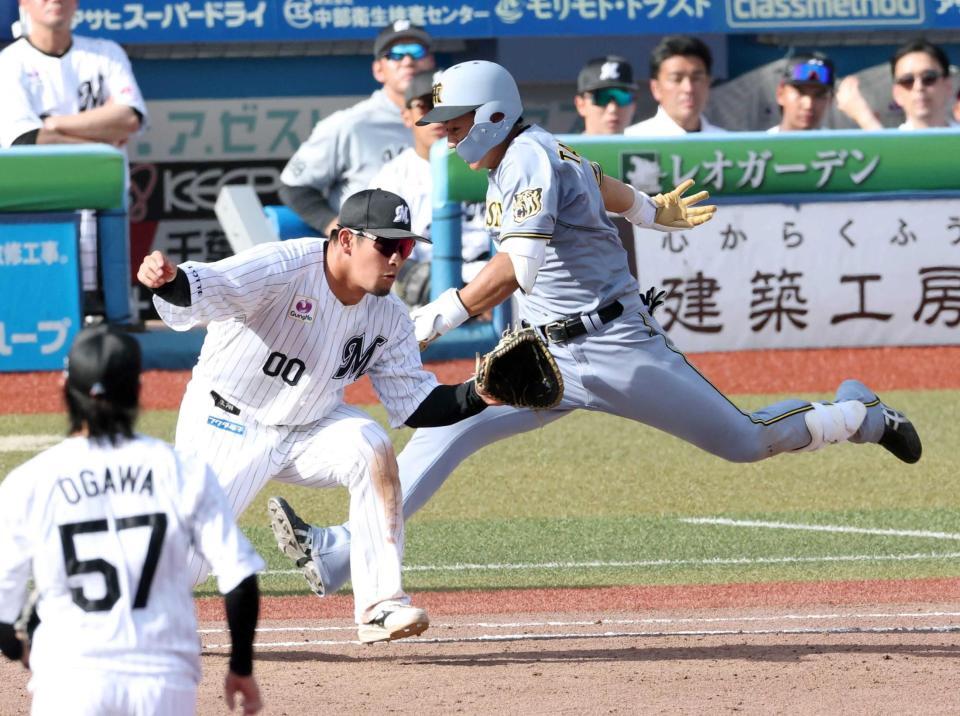 　９回、激走で遊撃内野安打を奪う立石（撮影・伊藤笙子）