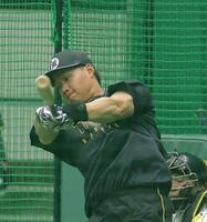 打撃練習に取り組む森下（撮影・西田忠信）