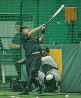 打撃練習に取り組む森下（撮影・西田忠信）