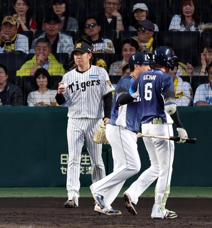 ４回、追加点を許す西勇（撮影・山口登）