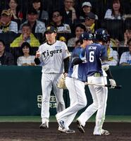 ４回、追加点を許す西勇（撮影・山口登）