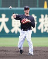 ファームに合流した小幡（撮影・坂部計介）