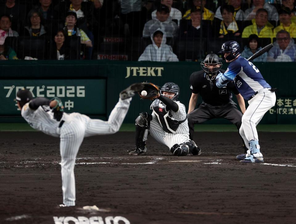 ８回、工藤のネビンへの投球は１６１キロをマークする（撮影・山口登）