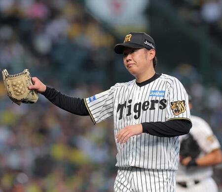２回を投げ終えベンチに戻る西勇（撮影・西田忠信）