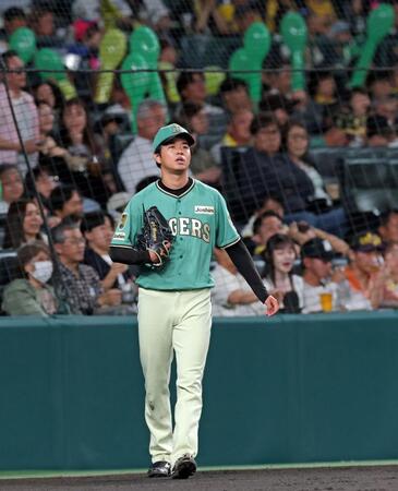 ７回、黒川に適時打を打たれ１点を返される高橋（撮影・立川洋一郎）