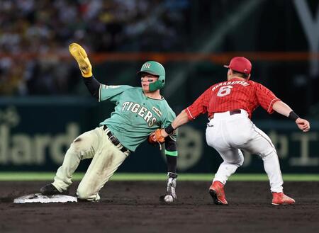 ４回、盗塁を決める森下（撮影・山口登）
