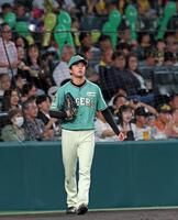７回、黒川に適時打を打たれ１点を返される高橋（撮影・立川洋一郎）