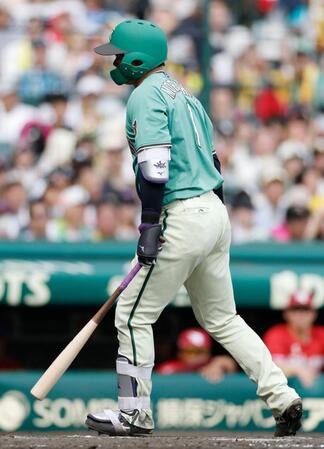 ５回、空振り三振に倒れた森下。その後、球審への暴言により退場処分となった