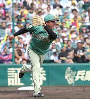 ２回、村林の打球に飛びつく村上（撮影・立川洋一郎）