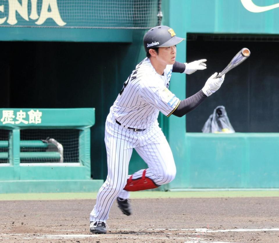 ２回、右前打を放つ中川