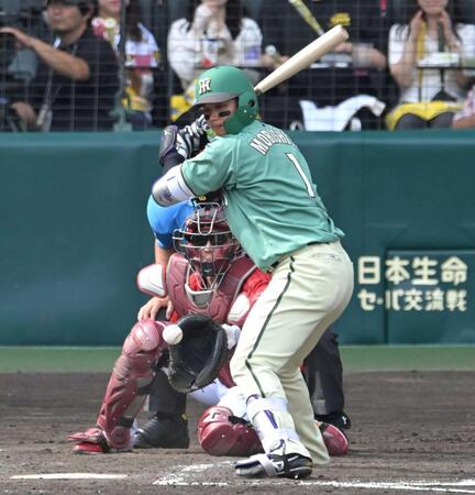 　森下打席の１球目（撮影・飯室逸平）