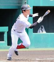 　２回、右前打を放つ中川