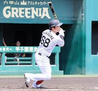 ２回、右前打を放つ中川
