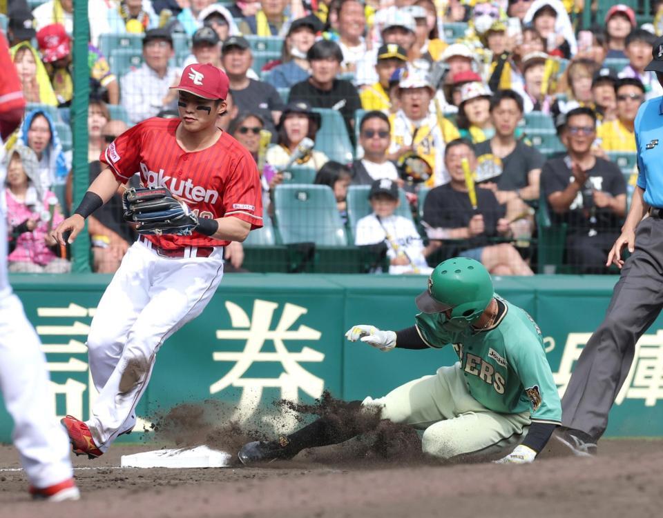 ５回、三盗を成功させる熊谷（撮影・立川洋一郎）