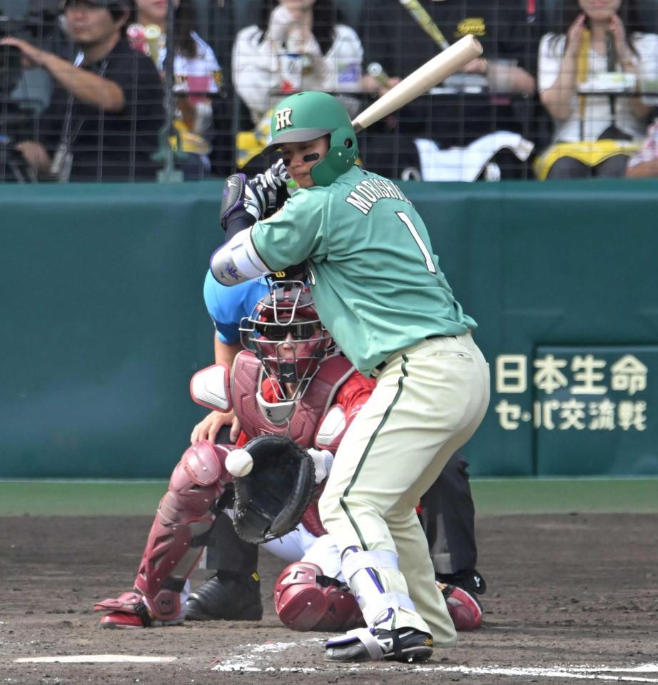 　森下打席の１球目（撮影・飯室逸平）
