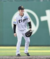 　「低く構えない」中野の守備