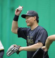 明るい表情で練習をする森下（撮影・西田忠信）