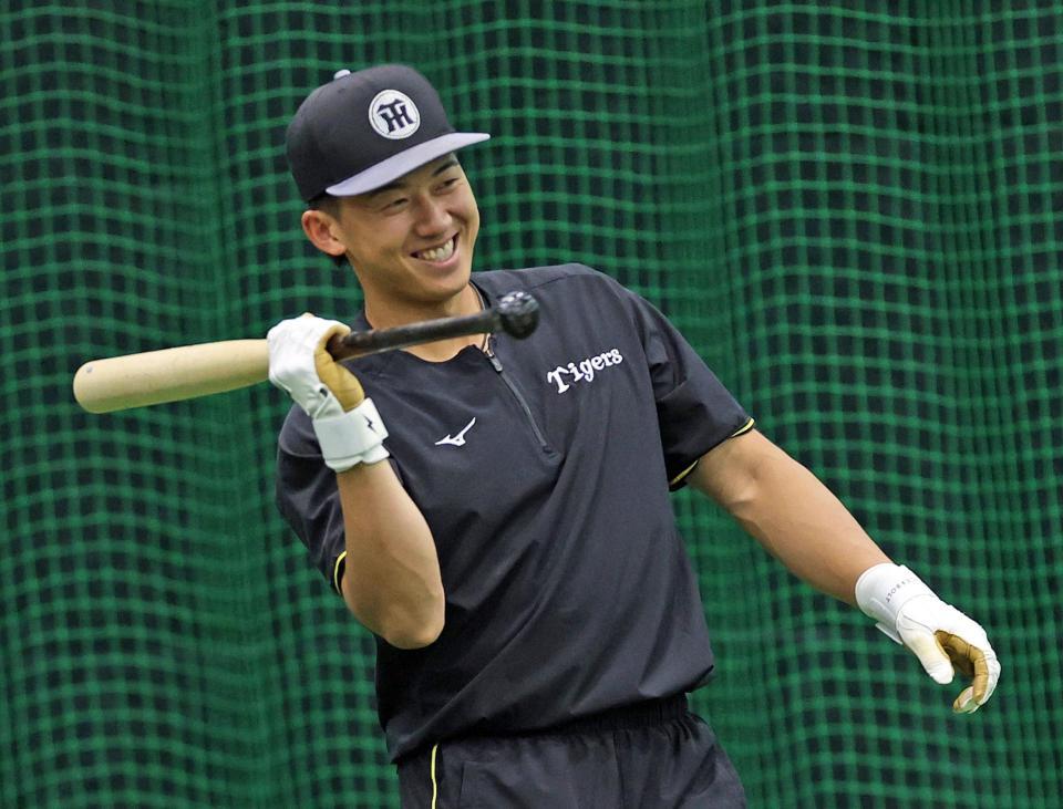 明るい表情を見せて練習する立石（撮影・立川洋一郎）