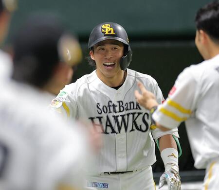 ２回、ソロを放ち笑顔を見せる野村（撮影・西田忠信）