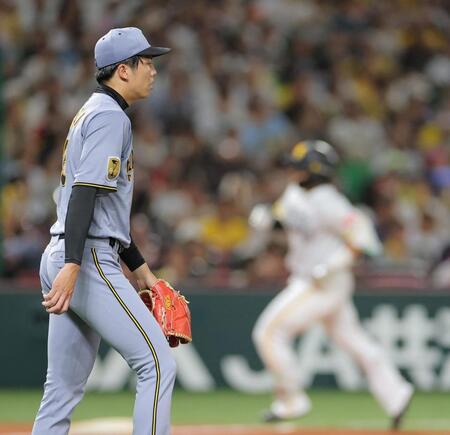 ２回、野村（右）にソロを浴びた才木（撮影・西田忠信）