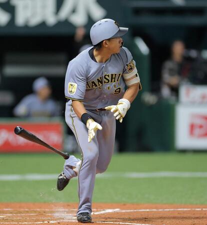 ５回、２ランを放つ立石（撮影・西田忠信）