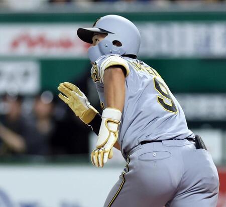 ５回、２ランを放つ立石（撮影・田中太一）
