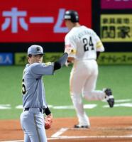 １回、才木は栗原に先制２ランを許す（撮影・山口登）