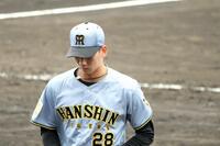 中村奨に２ランを浴び、４回途中で降板する今朝丸