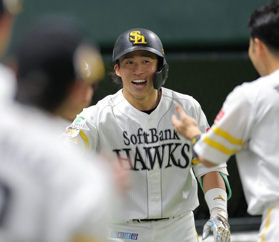 ２回、ソロを放ち笑顔を見せる野村（撮影・西田忠信）