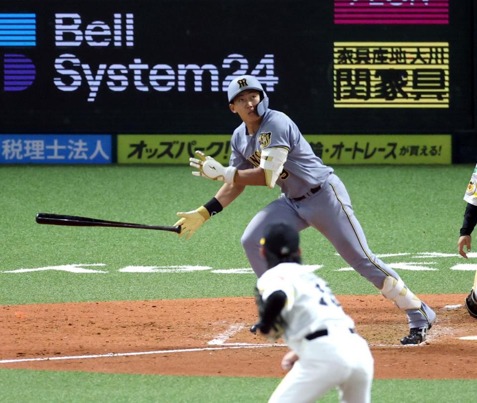５回、左越えに２ランを放つ立石（投手・大津）＝撮影・山口登