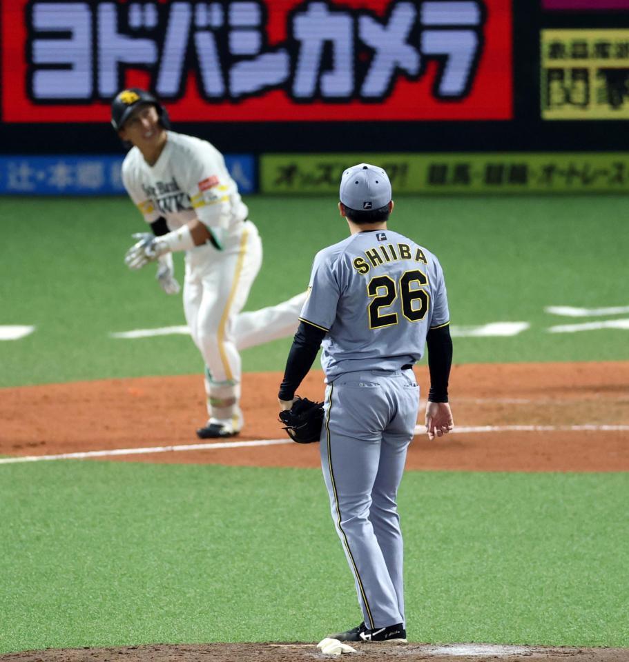 ４回、椎葉は野村にソロを許す（撮影・山口登）