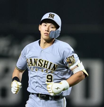 ５回、２ランを放った立石は三塁へ走る（撮影・田中太一）