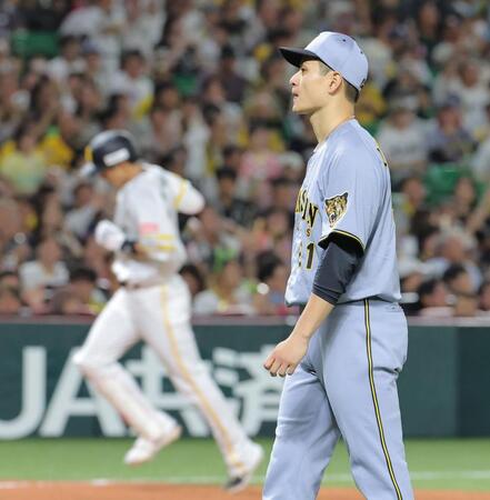４回、柳田（左）にソロを許した大竹（撮影・西田忠信）