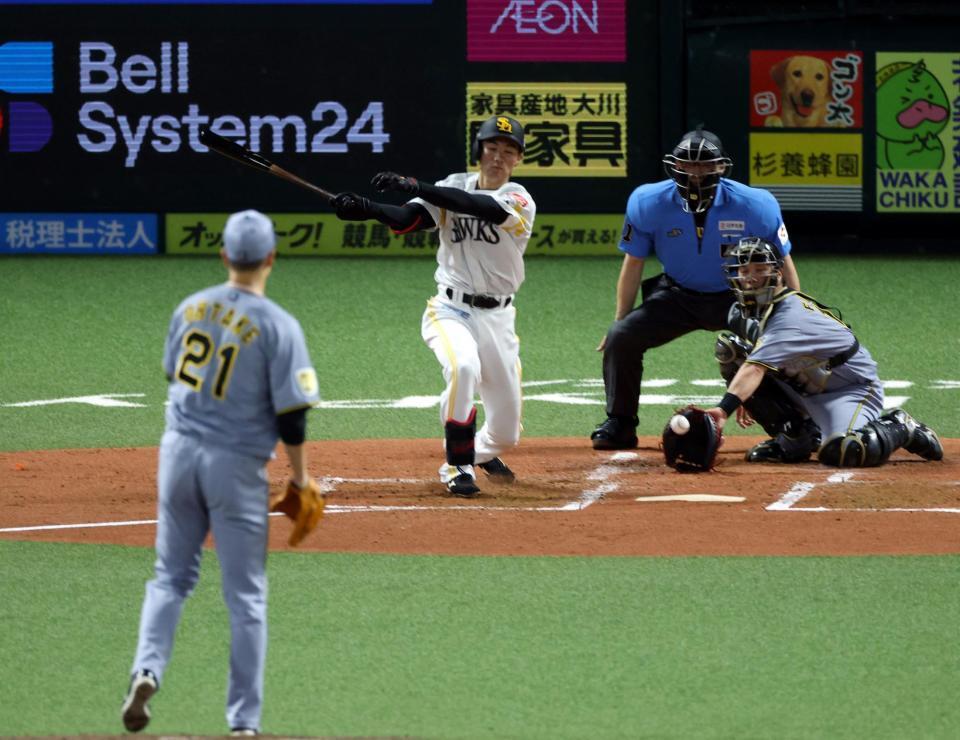 ２回、庄子に７０キロのスローボールを投じる大竹（撮影・山口登）