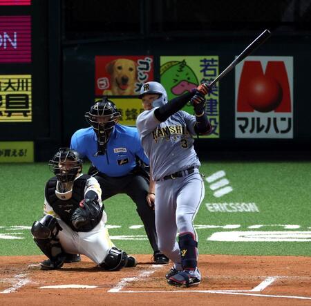 ４回、右越えに先制ソロを放つ大山（撮影・山口登）