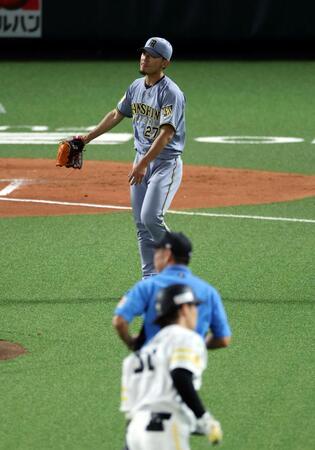 ４回、伊藤将は同点ソロを許す（撮影・山口登）