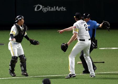 ５回、熊谷のセーフティーバントの打球はライン上に止まりフェアになる（撮影・山口登）