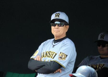 戦況を見つめる平田２軍監督