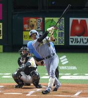 ３回、左翼線に二塁打を放つ立石（撮影・山口登）