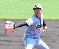 　１回、力投する先発の伊原（撮影・藤丸紘生）