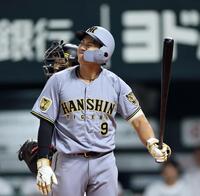 ５回、空振り三振に倒れ悔しがる立石（撮影・田中太一）