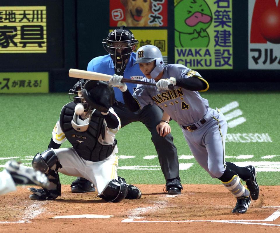 ５回、セーフティーバントを決める熊谷（撮影・山口登）