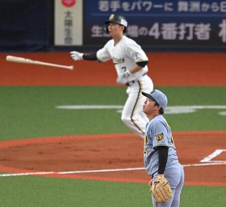 １回、西川に先制ソロを打たれる村上（撮影・飯室逸平）